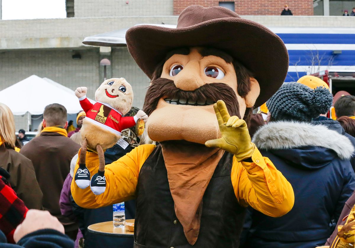 COLLEGE FOOTBALL: DEC 22 Famous Idaho Potato Bowl - Central Michigan v Wyoming